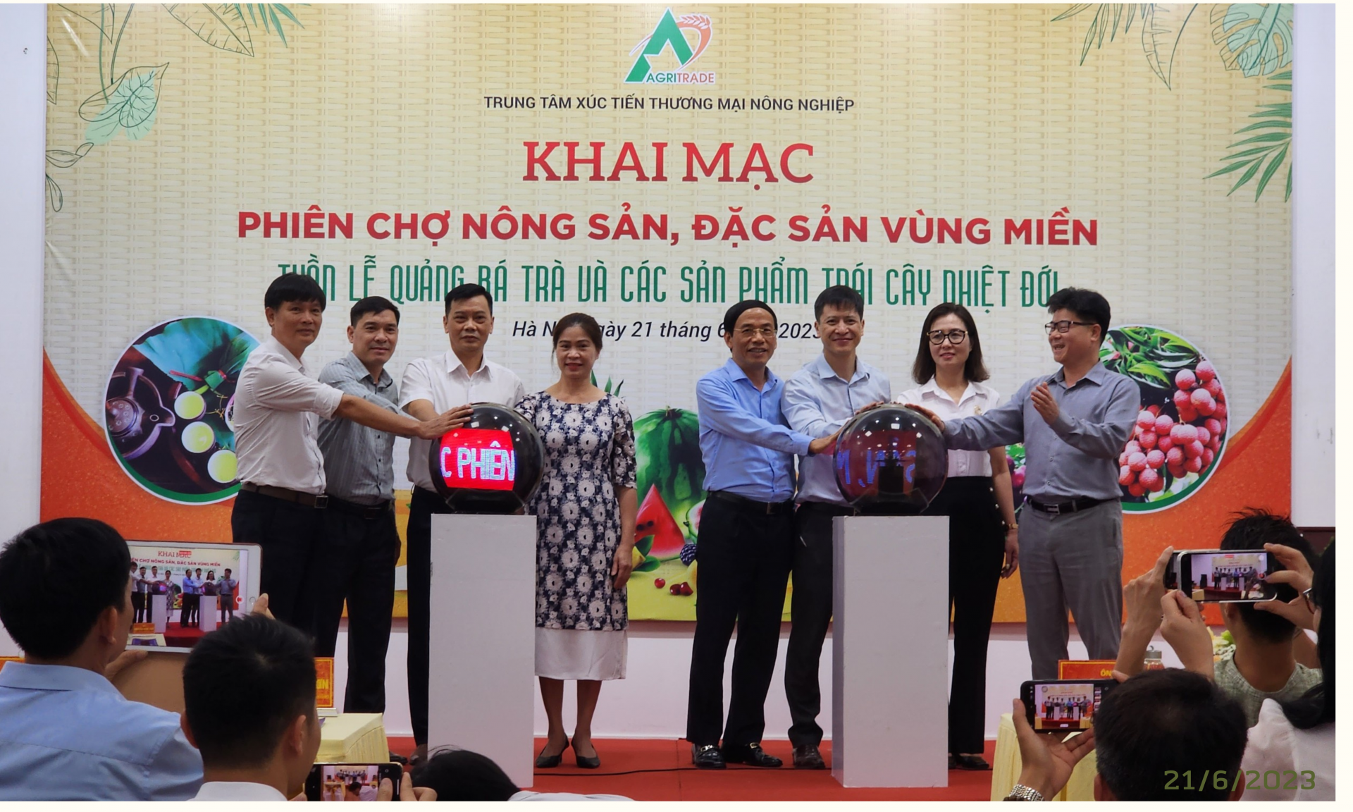 Khai mạc Phiên chợ nông sản, đặc sản vùng miền tại Hà Nội
