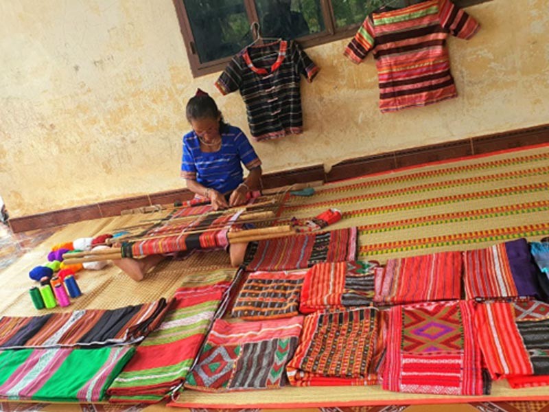 Bình Phước: Phụ nữ S'tiêng đam mê giữ lửa nghề truyền thống