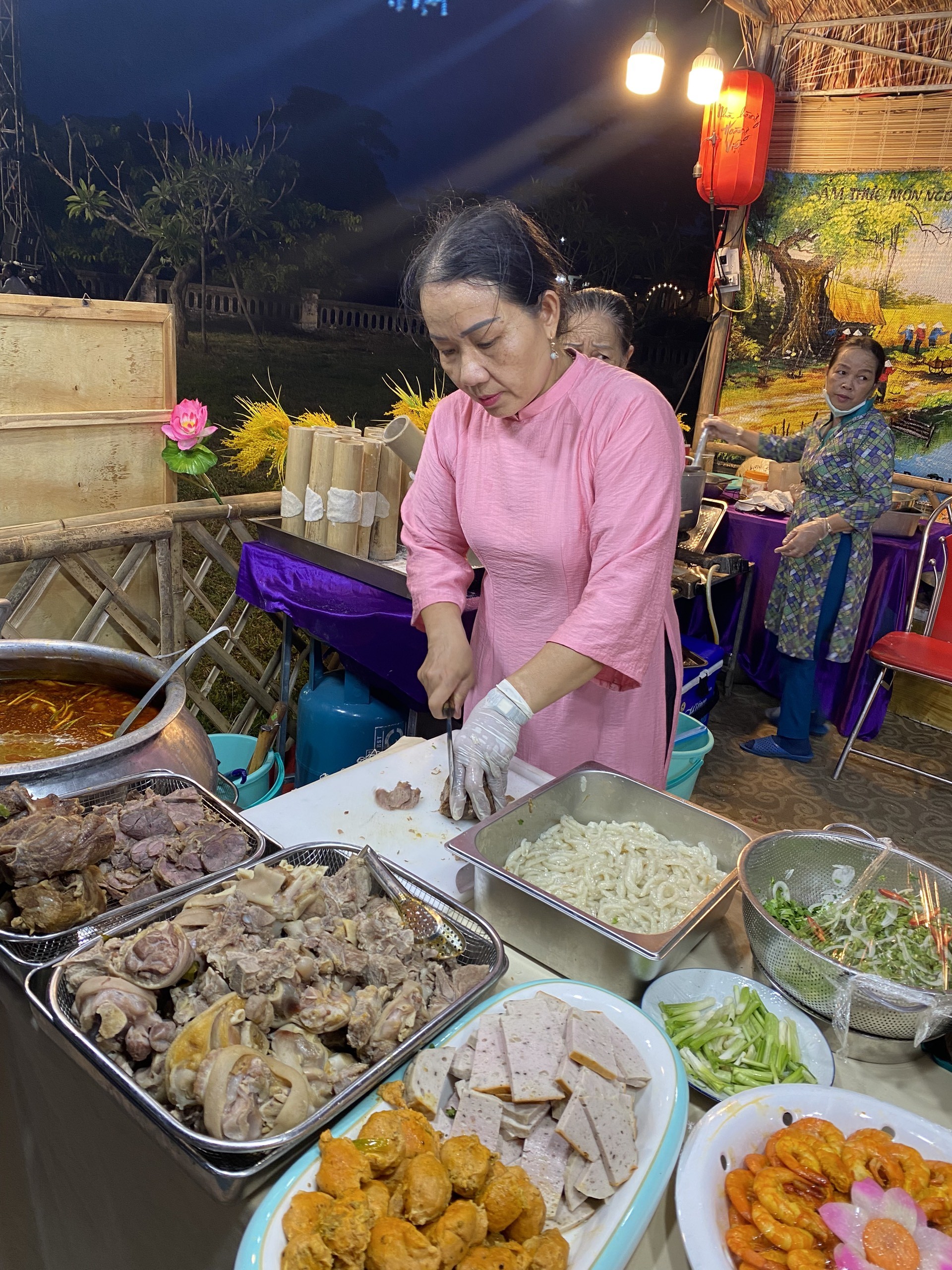 Khai mạc ngày hội Sen Huế 2023 - Sen tô sắc Huế