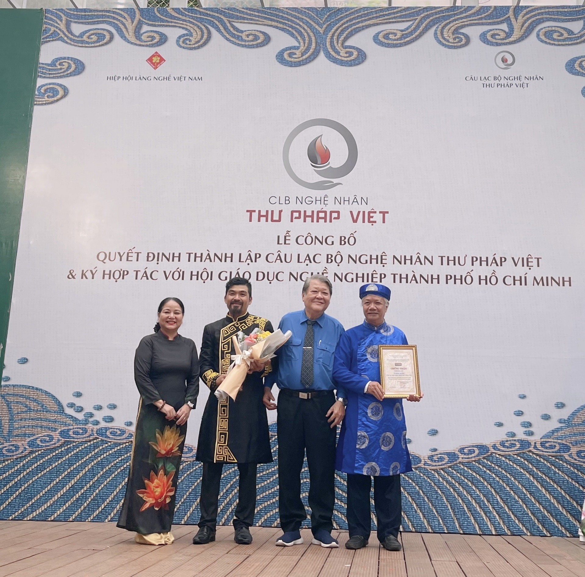 CLB Nghệ nhân Thư pháp Việt ký hợp tác cùng Hội Giáo dục Nghề nghiệp TP. HCM CLB Nghệ nhân Thư pháp Việt ký hợp tác cùng Hội Giáo dục Nghề nghiệp TP. HCM