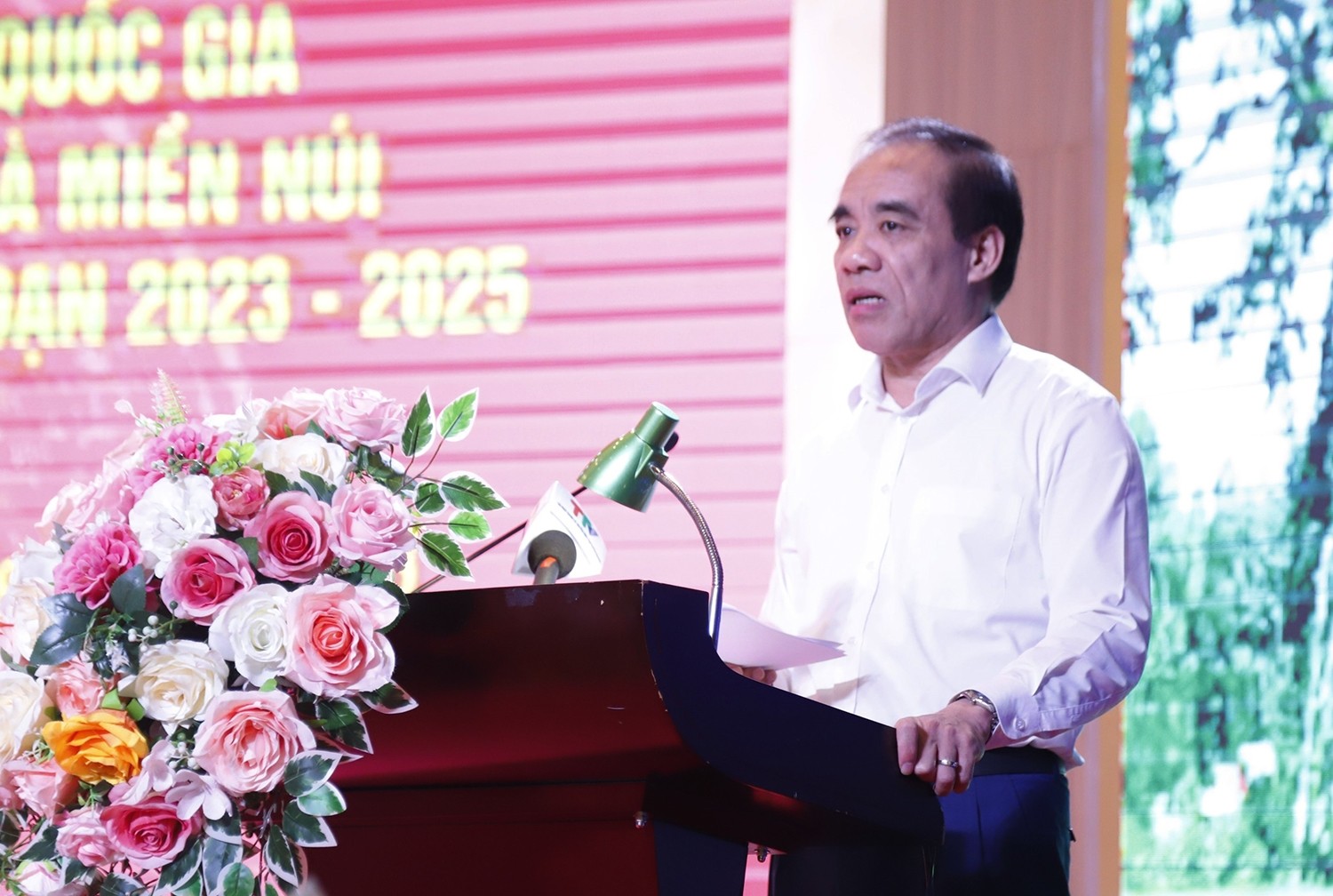 Bí thư Tỉnh ủy Tuyên Quang Chẩu Văn Lâm phát biểu chào mừng Hội nghị Bí thư Tỉnh ủy Tuyên Quang Chẩu Văn Lâm phát biểu chào mừng Hội nghị