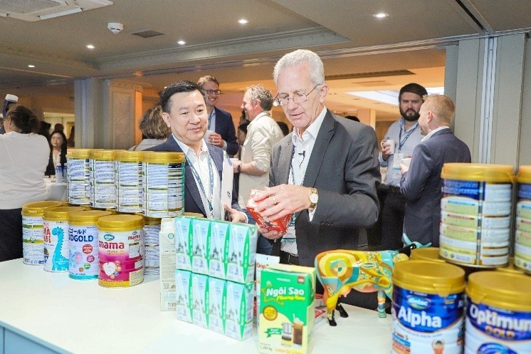 ẤN TƯỢNG VỀ NGÀNH SỮA VIỆT NAM QUA BÀI CHIA SẺ TRUYỀN CẢM HỨNG CỦA VINAMILK TẠI HỘI NGHỊ SỮA TOÀN CẦU 2023 ẤN TƯỢNG VỀ NGÀNH SỮA VIỆT NAM QUA BÀI CHIA SẺ TRUYỀN CẢM HỨNG CỦA VINAMILK TẠI HỘI NGHỊ SỮA TOÀN CẦU 2023