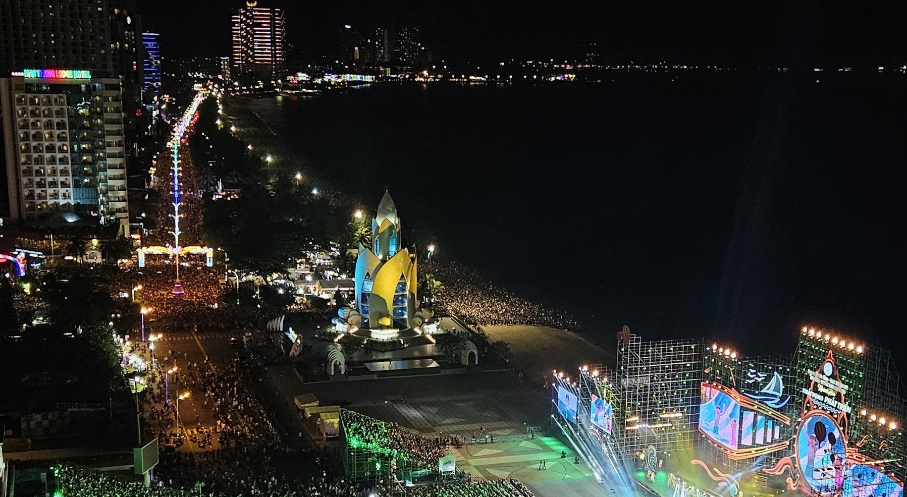 sân khấu biểu diễn đêm khai mạc Festival biển Nha Trang - Khánh Hòa 2023 sân khấu biểu diễn đêm khai mạc Festival biển Nha Trang - Khánh Hòa 2023