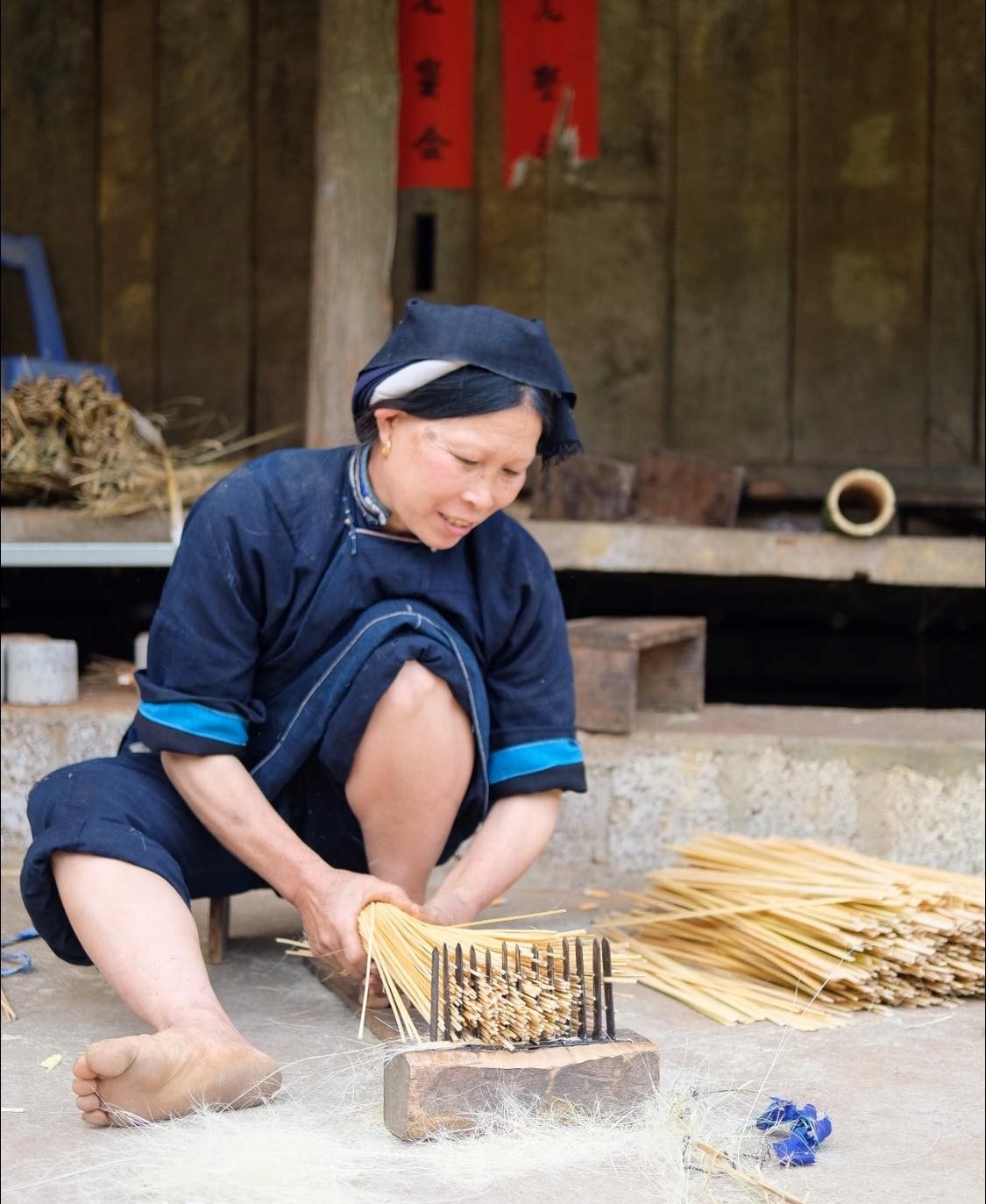 Công đoạn vót que hương. (Ảnh Thanh Hà) Công đoạn vót que hương. (Ảnh Thanh Hà)