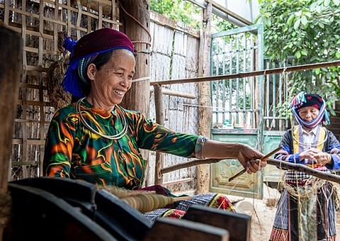 Bảo tồn, phát triển nghề dệt lanh của người Mông