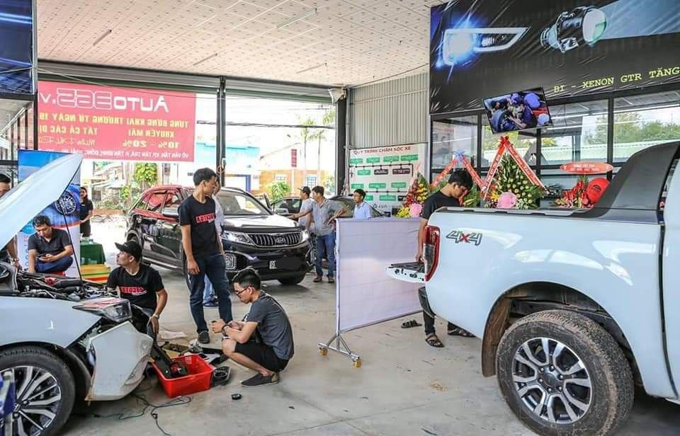 Đội ngũ nhân viên chuyên nghiệp và tận tâm với công việc Đội ngũ nhân viên chuyên nghiệp và tận tâm với công việc