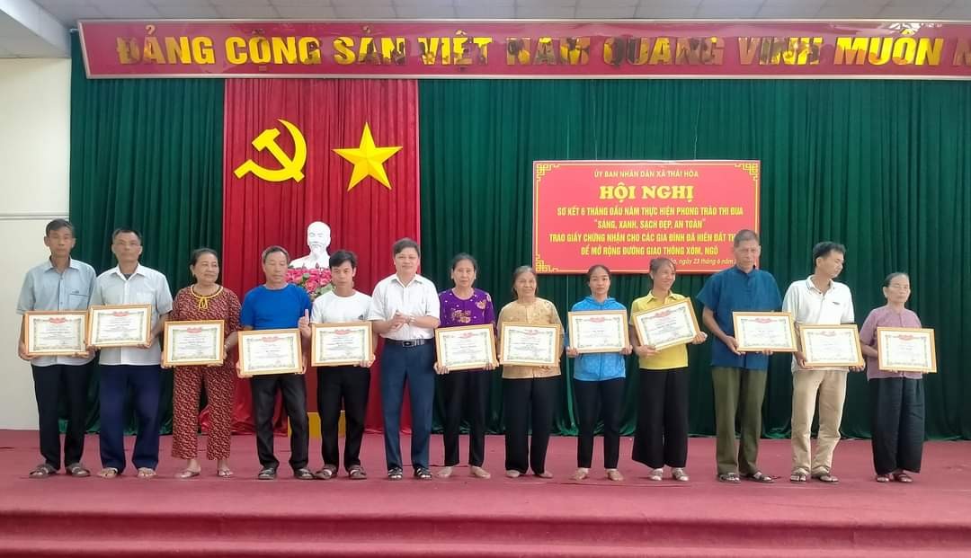 Huyện Ba Vì (Hà Nội): Xã Thái Hòa sơ kết 6 tháng đầu năm 2023 và biểu dương các gia đình hiến đất, góp phần xây dựng nông thôn mới Huyện Ba Vì (Hà Nội): Xã Thái Hòa sơ kết 6 tháng đầu năm 2023 và biểu dương các gia đình hiến đất, góp phần xây dựng nông thôn mới