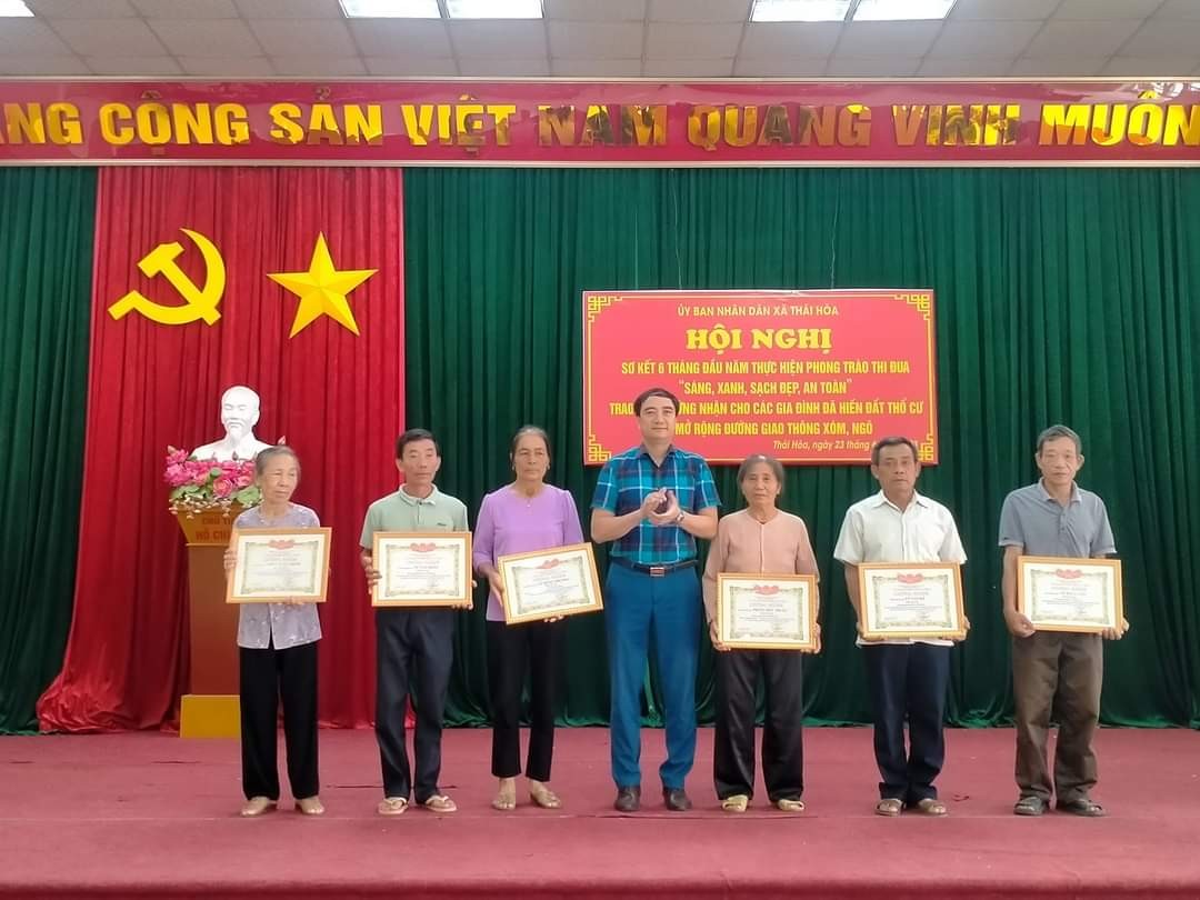 Huyện Ba Vì (Hà Nội): Xã Thái Hòa sơ kết 6 tháng đầu năm 2023 và biểu dương các gia đình hiến đất, góp phần xây dựng nông thôn mới Huyện Ba Vì (Hà Nội): Xã Thái Hòa sơ kết 6 tháng đầu năm 2023 và biểu dương các gia đình hiến đất, góp phần xây dựng nông thôn mới