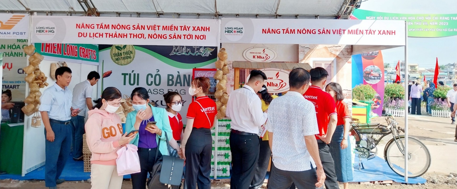 Các gian hàng tham gia trưng bày, quảng bá sản phẩm trên địa bàn TP. Cần Thơ Các gian hàng tham gia trưng bày, quảng bá sản phẩm trên địa bàn TP. Cần Thơ