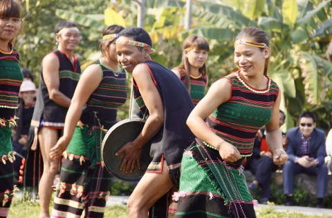 Tục hiếu khách của người Mnông