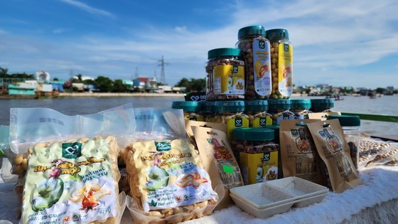 sản phẩm OCOP được kết nối bán tại chợ nổi Cái Răng sản phẩm OCOP được kết nối bán tại chợ nổi Cái Răng