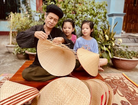 Tinh xảo nón tre của người Tày