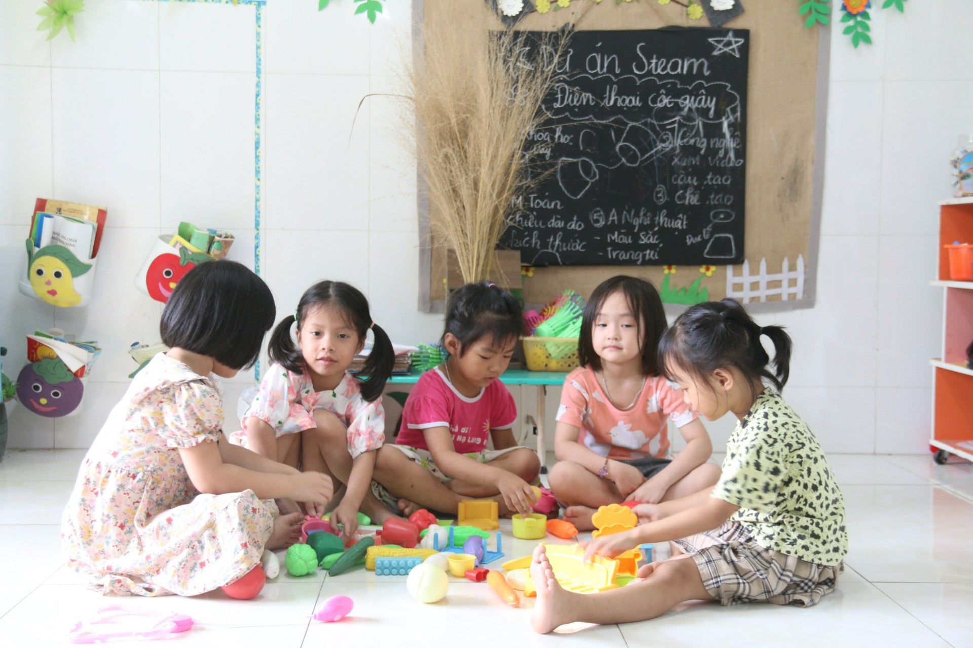 Trường học được đầu tư cơ sở hạ tầng, trang thiết bị dạy học hiện đại tạo môi trường cho trẻ phát triển toàn diện