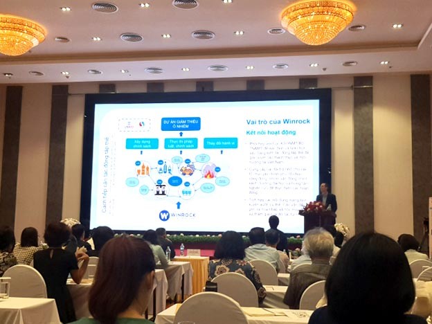 Quang cảnh Hội thảo Khởi động Sáng kiến “Giảm thiểu ô nhiễm không khí do hoạt động đốt mở” và Sáng kiến “Giảm thiểu ô nhiễm môi trường làng nghề gia công tái chế kim loại”