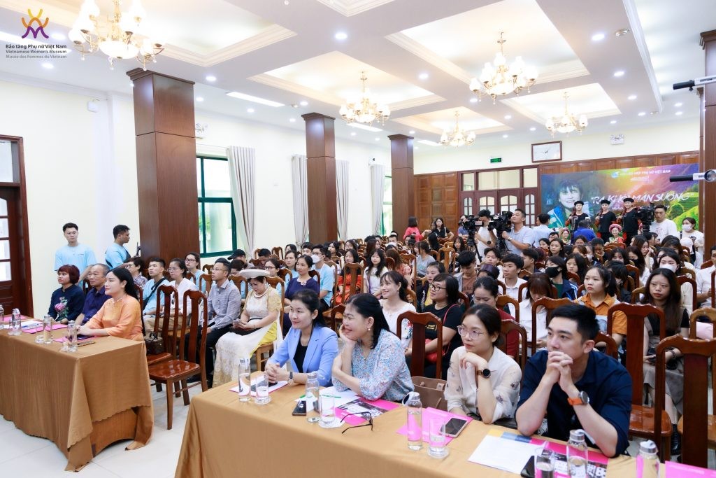 Không gian buổi tọa đàm.