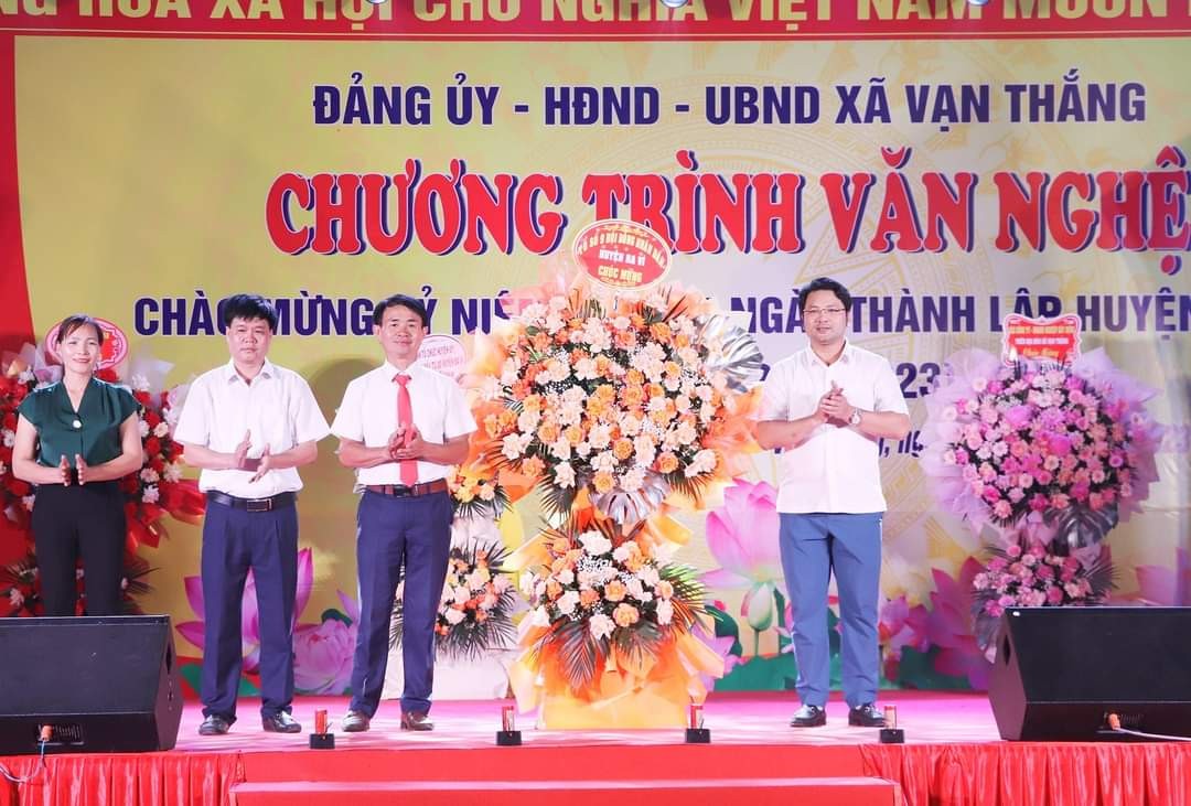 Xã Vạn Thắng tổ chức văn nghệ chào mừng kỷ niệm 55 năm ngày thành lập huyện Ba Vì (26/7/1968 -26/7/2023) Xã Vạn Thắng tổ chức văn nghệ chào mừng kỷ niệm 55 năm ngày thành lập huyện Ba Vì (26/7/1968 -26/7/2023)