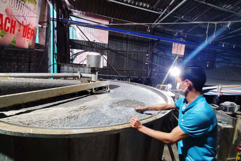 Sử dụng bể lọc nước thải tuần hoàn ở một cơ sở sản xuất giấy tại Phong Khê
