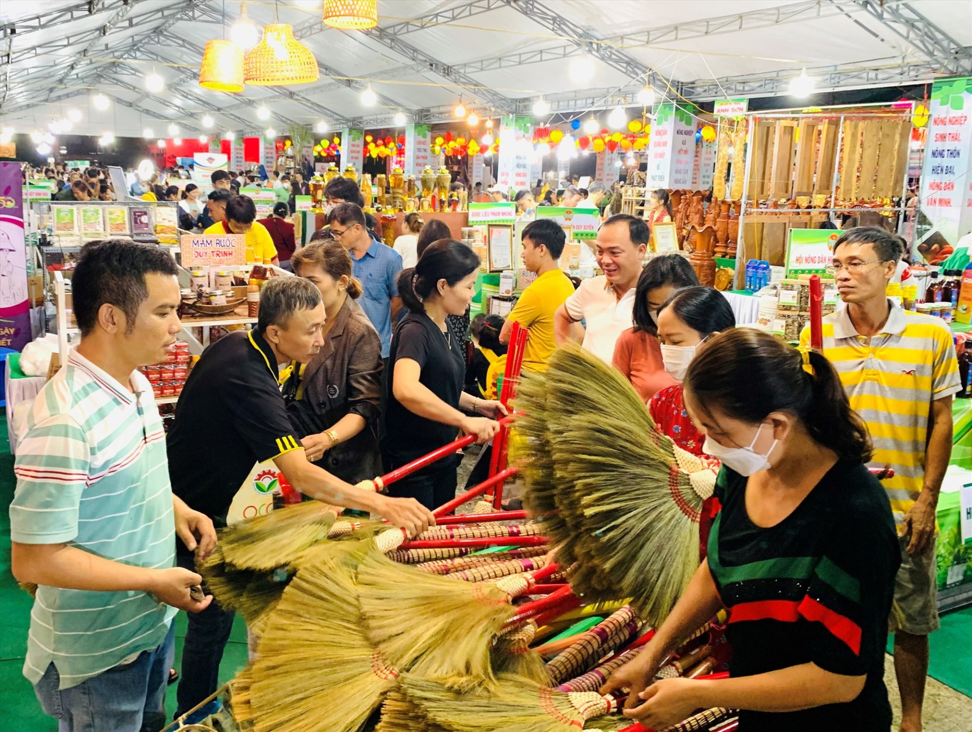 Cả nước có gần 10.000 sản phẩm được chứng nhận OCOP Cả nước có gần 10.000 sản phẩm được chứng nhận OCOP