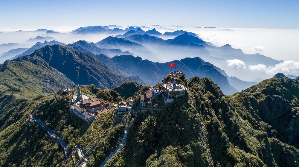 Chinh phục đỉnh Fansipan là trải nghiệm không thể bỏ qua của du khách khi đến Lào Cai. Ảnh: Phạm Quang Nam. Chinh phục đỉnh Fansipan là trải nghiệm không thể bỏ qua của du khách khi đến Lào Cai. Ảnh: Phạm Quang Nam.