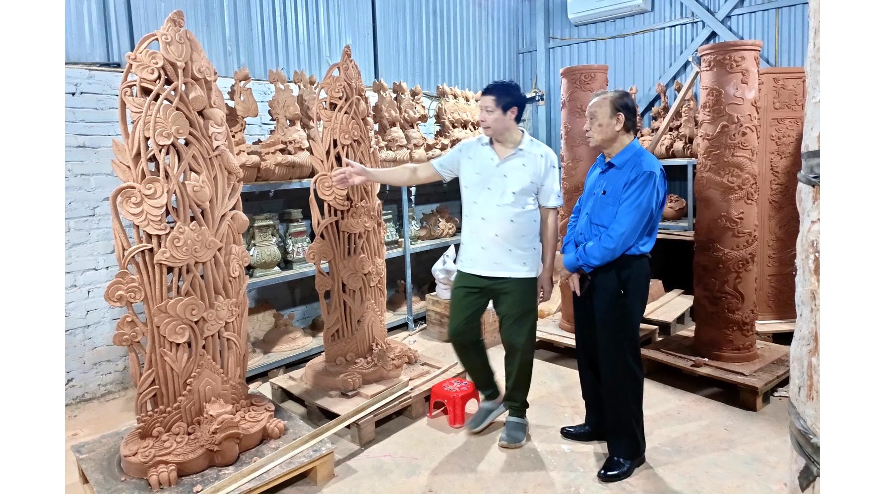 Ông Lưu Duy Dần – Chủ tịch Hiệp hội Làng nghề Việt Nam thăm xưởng gốm sứ tâm linh  Âu Lạc, huyện Đan Phượng, TP. Hà Nội. thăm xưởng gốm sứ tâm linh  Âu Lạc, huyện Đan Phượng, TP. Hà Ông Lưu Duy Dần – Chủ tịch Hiệp hội Làng nghề Việt Nam thăm xưởng gốm sứ tâm linh  Âu Lạc, huyện Đan Phượng, TP. Hà Nội. thăm xưởng gốm sứ tâm linh  Âu Lạc, huyện Đan Phượng, TP. Hà