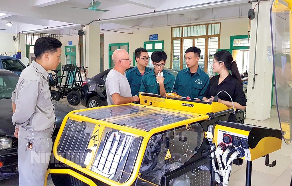 LNV - Những năm gần đây, với các chính sách thu hút đầu tư có trọng tâm, trọng điểm, Ninh Bình đang là điểm đến hấp dẫn cho các dự án công nghiệp hỗ trợ. LNV - Những năm gần đây, với các chính sách thu hút đầu tư có trọng tâm, trọng điểm, Ninh Bình đang là điểm đến hấp dẫn cho các dự án công nghiệp hỗ trợ.