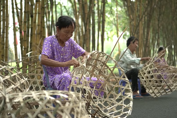 Làng nghề đan giỏ trạc Xuân Thới Sơn sống lay lắt qua ngày nhờ du lịch