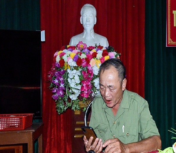 Trưởng thôn Thuận Châu Nguyễn Đức Toàn thông báo trên hệ thống truyền thanh thông minh qua smartphone. Trưởng thôn Thuận Châu Nguyễn Đức Toàn thông báo trên hệ thống truyền thanh thông minh qua smartphone.