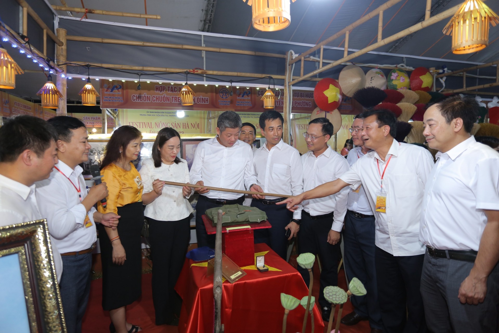 Bộ trưởng Lê Minh Hoan đánh giá cao các sản phẩm OCOP huyện Ứng Hoà Bộ trưởng Lê Minh Hoan đánh giá cao các sản phẩm OCOP huyện Ứng Hoà