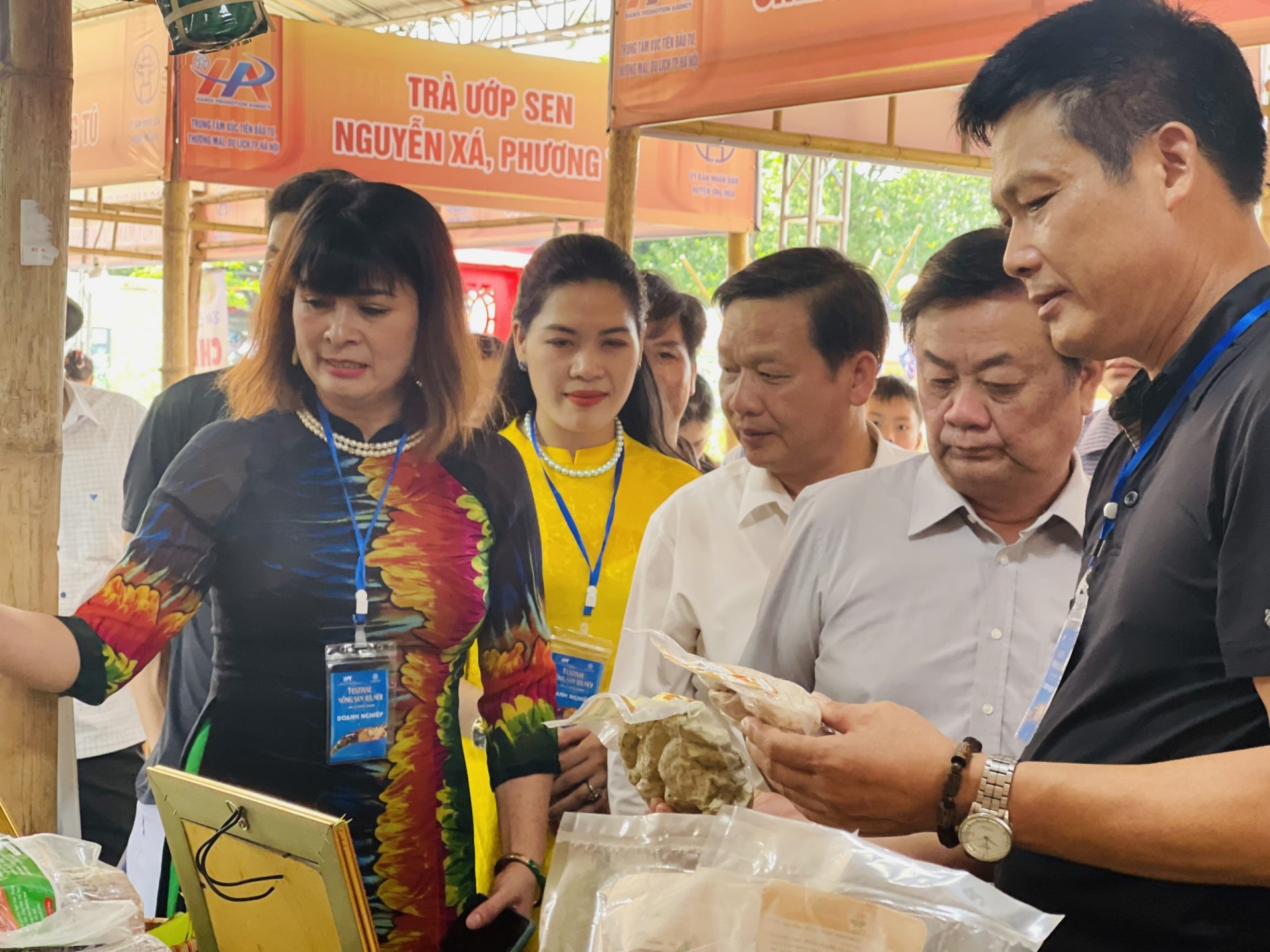 Bộ trưởng Lê Minh Hoan đánh giá cao các sản phẩm OCOP huyện Ứng Hoà Bộ trưởng Lê Minh Hoan đánh giá cao các sản phẩm OCOP huyện Ứng Hoà