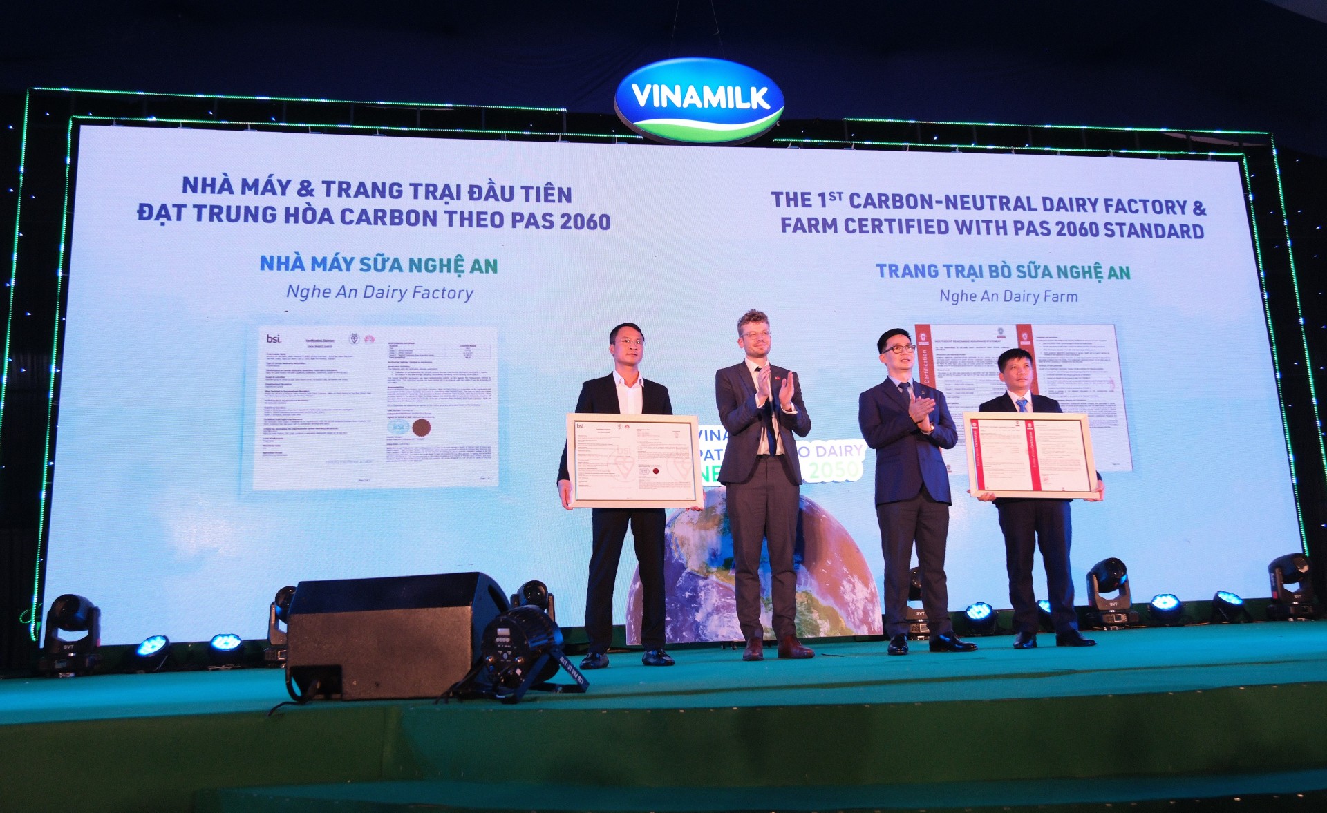 ĐỂ CÓ CÁC MÔ HÌNH “TRANG TRẠI SINH THÁI”, “TRUNG HÒA CARBON”, VINAMILK ĐÃ CHUẨN BỊ NHƯ THẾ NÀO?