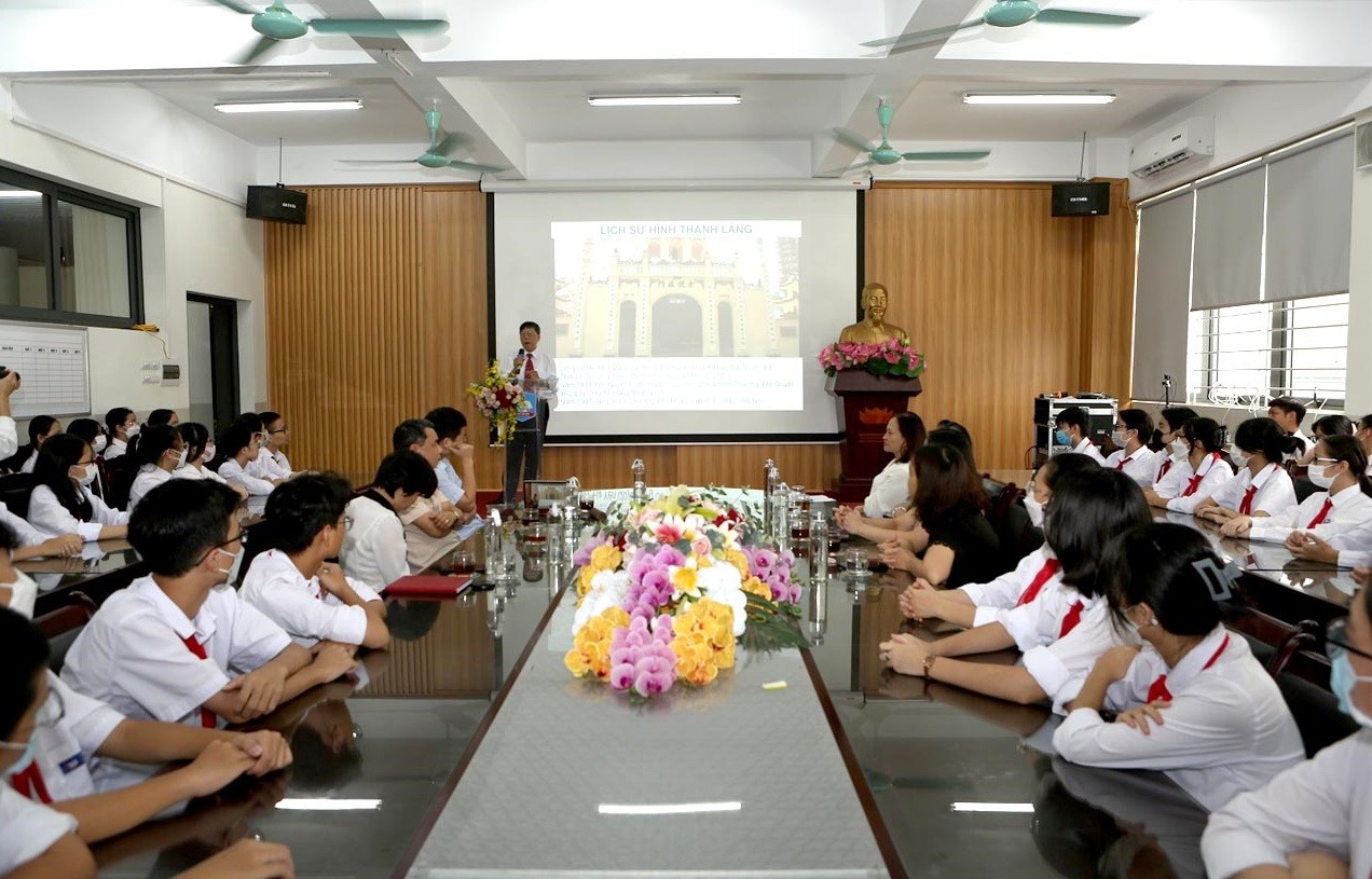 Tổ chức sinh hoạt chuyên đề “Làng khoa bảng - Đất Tứ Danh Hương” cho học sinh