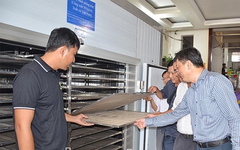 Khuyến công Sóc Trăng nghiệm thu đề án lò sấy bánh phồng tôm