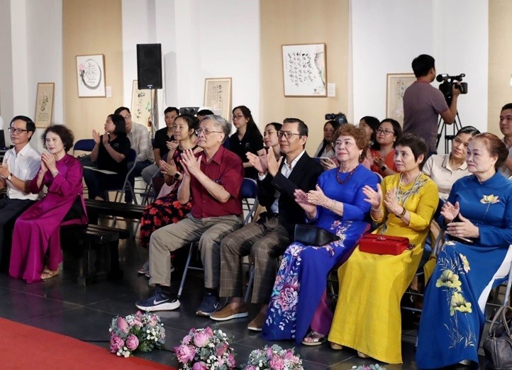 Tọa đàm thu hút sự quan tâm của các nhà nghiên cứu và người yêu sen.