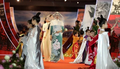Hoa sen vào chèo “Quan Âm Thị Kính” đã nổi tiếng ở châu Âu