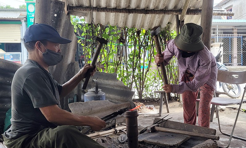 Nguy cơ mai một của làng nghề truyền thống rèn đúc Nhân Hòa