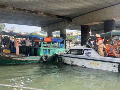 quang ninh xu ly nghiem cac phuong tien thuy neo dau sai quy dinh tai vinh ha long