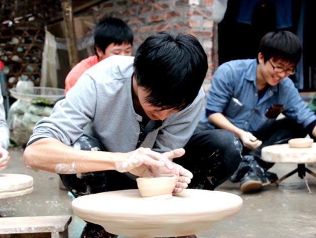 Gốm Bát Tràng thay đổi để phát triển Gốm Bát Tràng thay đổi để phát triển