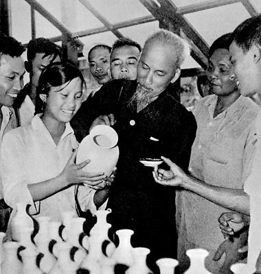 Nên lấy ngày 20 tháng 2 hằng năm là “Ngày Làng nghề Việt Nam” Nên lấy ngày 20 tháng 2 hằng năm là “Ngày Làng nghề Việt Nam”