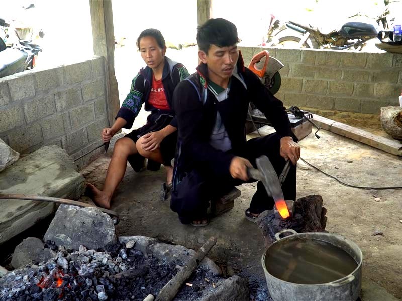 Dao mèo được rèn, chế tác theo phương pháp thủ công 100%. 