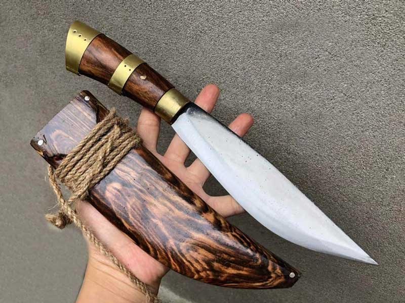 Cán dao gỗ Cẩm Chỉ luôn đảm bảo độ bền tuyệt đối và an toàn cho người sử dụng.