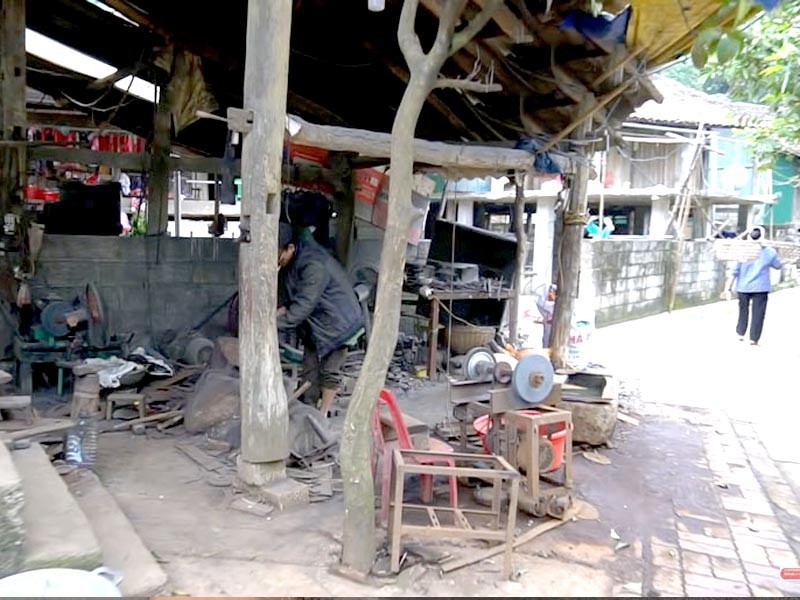 Làng nghề rèn dao Phúc Sen