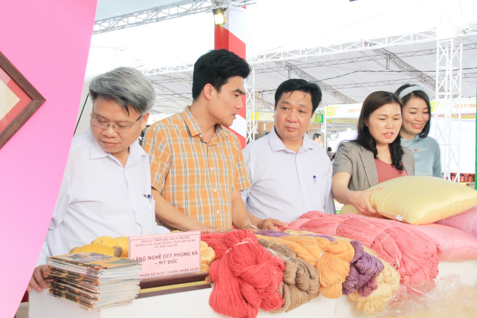 Hội thi sản phẩm làng nghề thành phố Hà Nội năm 2023: Góp phần gìn giữ, bảo tồn và phát triển nghề truyền thống Hội thi sản phẩm làng nghề thành phố Hà Nội năm 2023: Góp phần gìn giữ, bảo tồn và phát triển nghề truyền thống