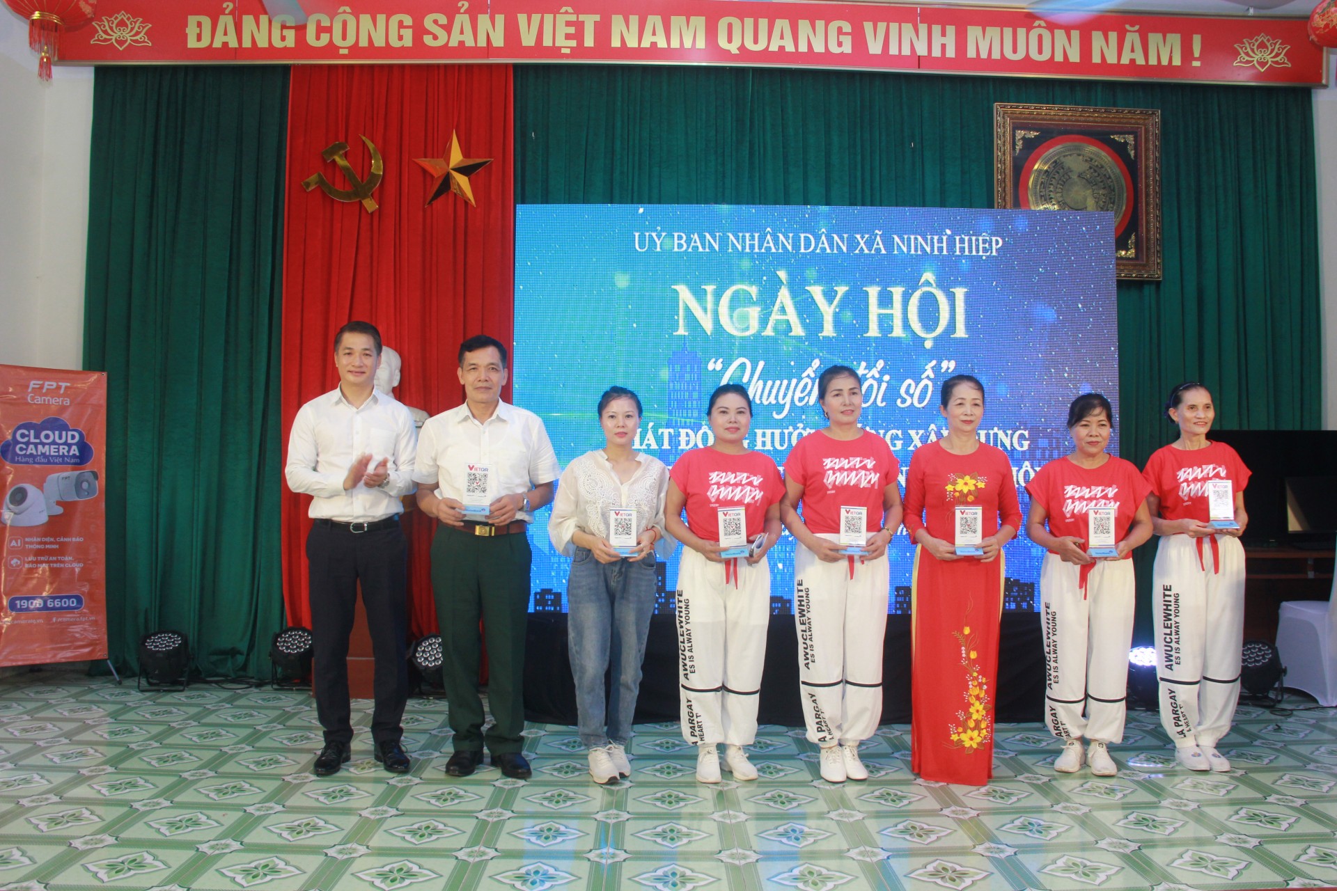 Ngày hội chuyển đổi số, xây dựng mô hình thôn thông minh đầu tiên tại xã Ninh Hiệp Ngày hội chuyển đổi số, xây dựng mô hình thôn thông minh đầu tiên tại xã Ninh Hiệp