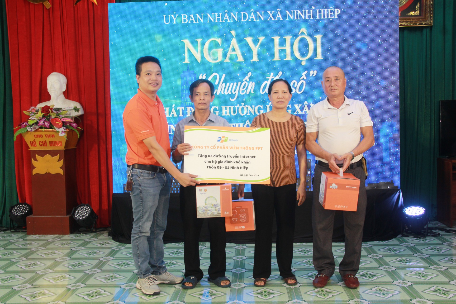 Ngày hội chuyển đổi số, xây dựng mô hình thôn thông minh đầu tiên tại xã Ninh Hiệp Ngày hội chuyển đổi số, xây dựng mô hình thôn thông minh đầu tiên tại xã Ninh Hiệp