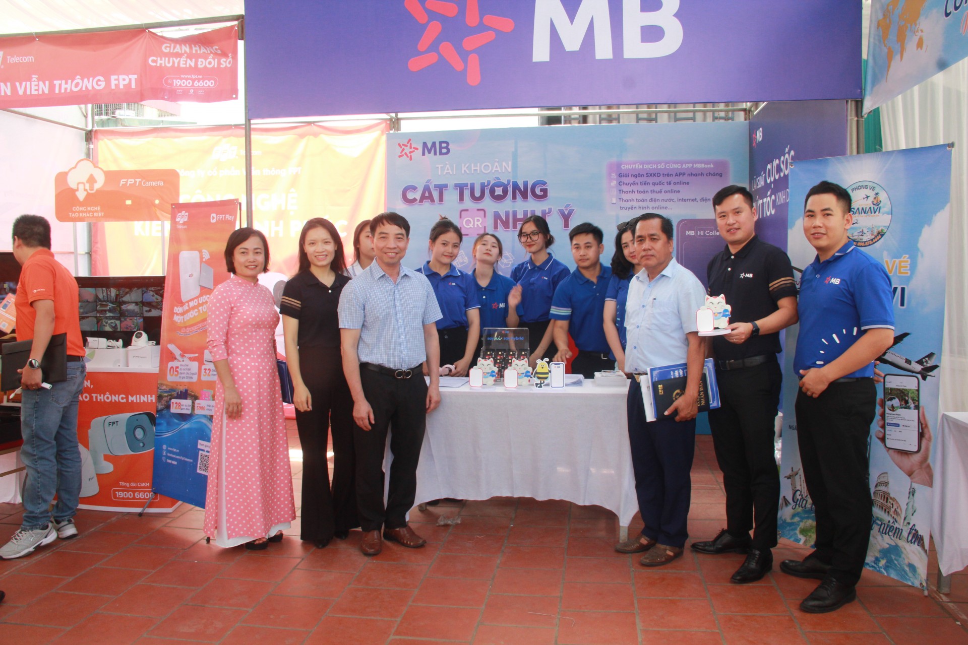 Ngày hội chuyển đổi số, xây dựng mô hình thôn thông minh đầu tiên tại xã Ninh Hiệp Ngày hội chuyển đổi số, xây dựng mô hình thôn thông minh đầu tiên tại xã Ninh Hiệp