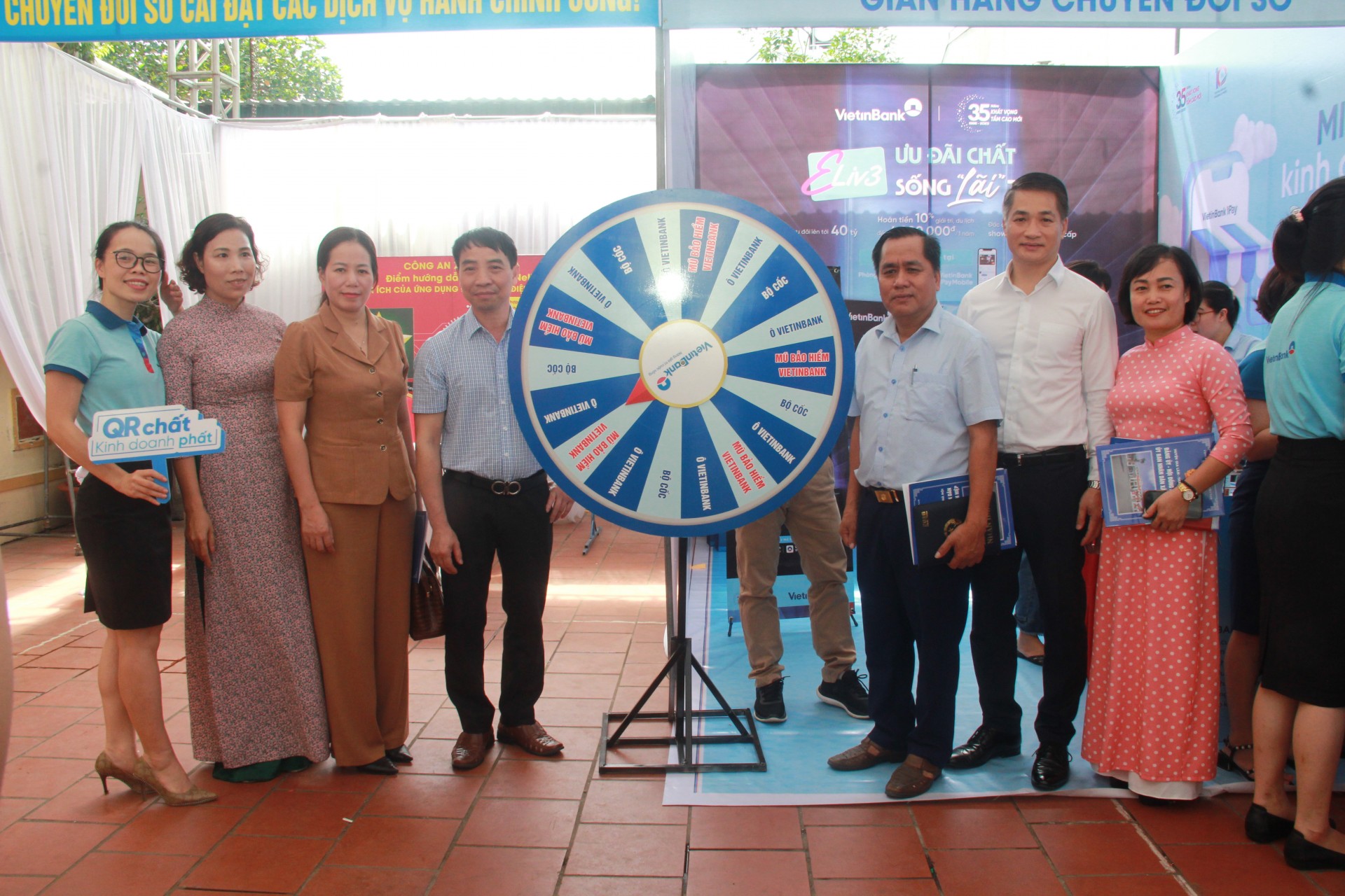 Ngày hội chuyển đổi số, xây dựng mô hình thôn thông minh đầu tiên tại xã Ninh Hiệp Ngày hội chuyển đổi số, xây dựng mô hình thôn thông minh đầu tiên tại xã Ninh Hiệp