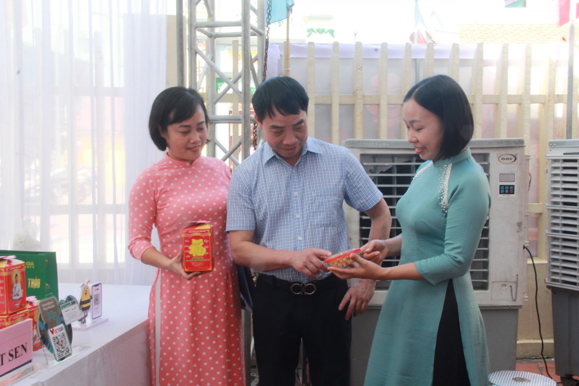 Ngày hội chuyển đổi số, xây dựng mô hình thôn thông minh đầu tiên tại xã Ninh Hiệp Ngày hội chuyển đổi số, xây dựng mô hình thôn thông minh đầu tiên tại xã Ninh Hiệp