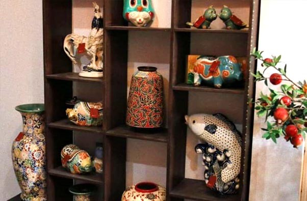 Sản phẩm gốm Nhà Của Ngoại đa dạng về mẫu mã, hoa văn, màu sắc và mang đậm dấu ấn văn hóa truyền thống Nam Bộ