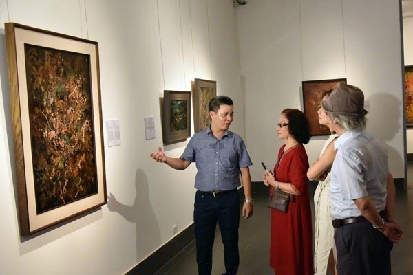 Triển lãm tranh “Dạo bước qua vùng đất của sơn mài”