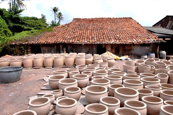 Làng nghề gốm sứ Lái Thiêu (Bình Dương) Làng nghề gốm sứ Lái Thiêu (Bình Dương)